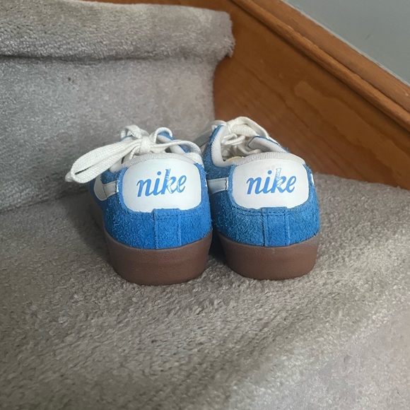 Nike Blue and White Women's Sneakers - Picture 3 of 10